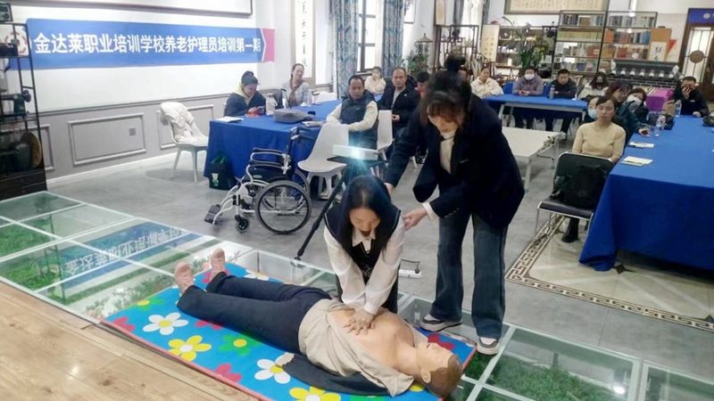农村社区养老模式：探索优缺点，构建和谐养老环境